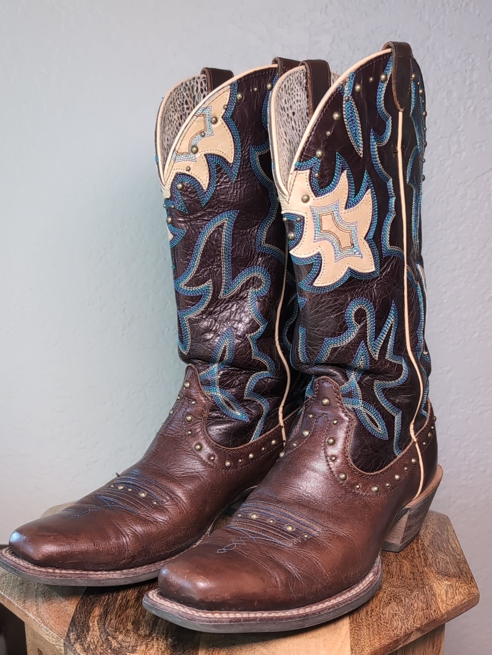 Ariat Leather Western Cowgirl Boots with Blue and Cream Embroidery